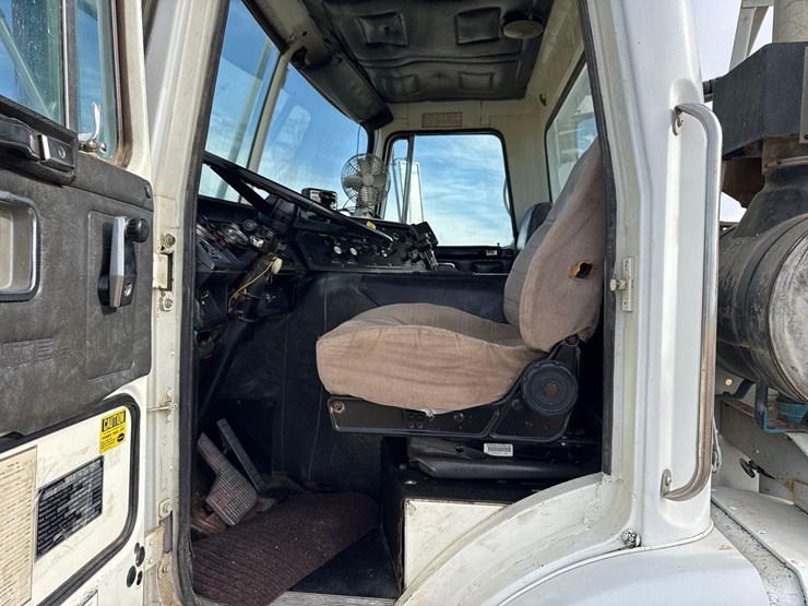 1986-white-140-image-84