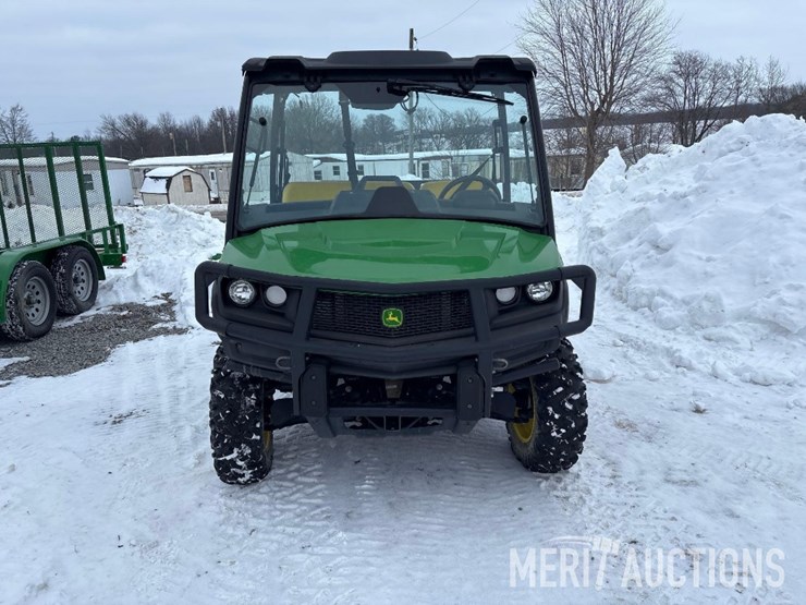 2021-john-deere-gator-image-8