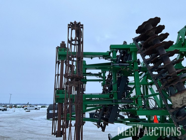 2013-john-deere-2623vt-image-22