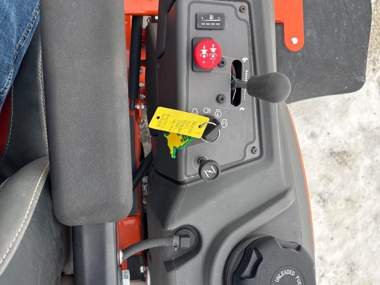 2022-husqvarna-z560l-zero-turn-image-17