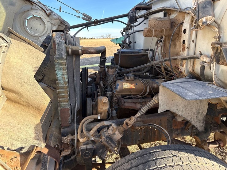 1974-ford-800-image-29