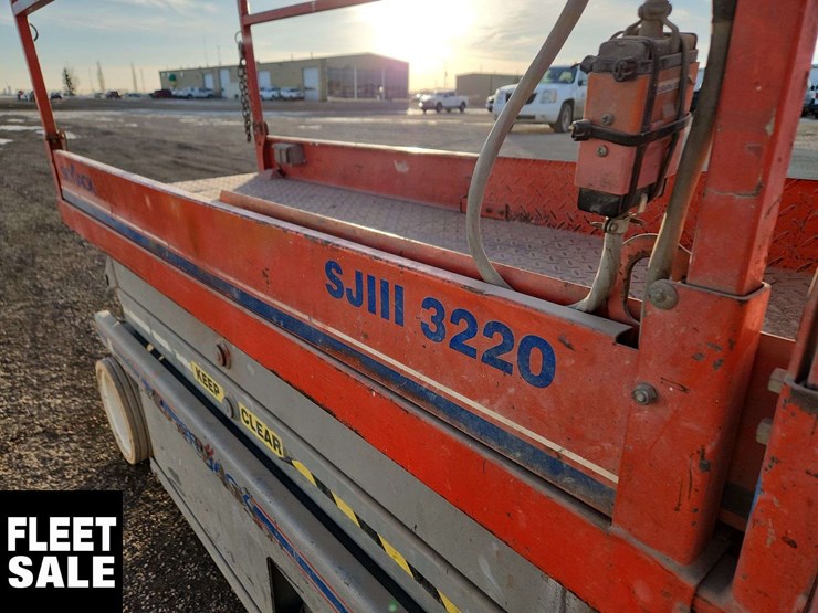 skyjack-sj3220-900-lbs-scissor-lift-image-19
