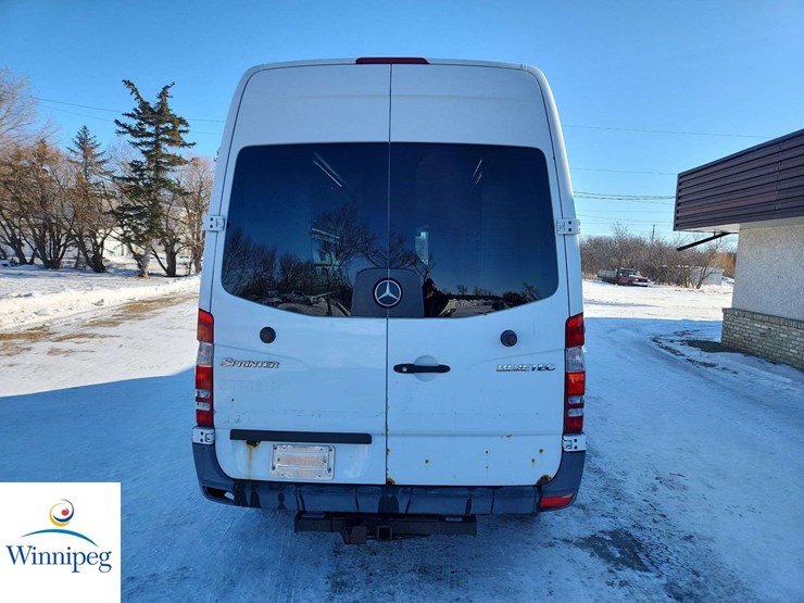 2011-mercedes-benz-sprinter-cargo-van-image-8