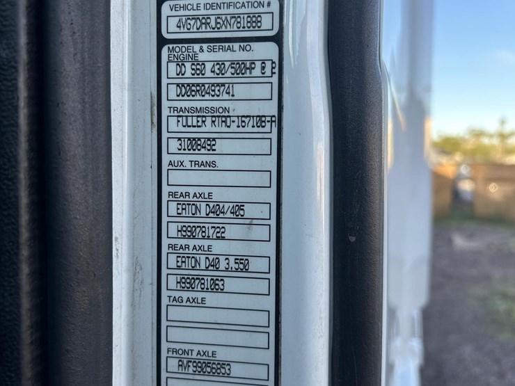 1999-volvo-vnl64t770-image-11