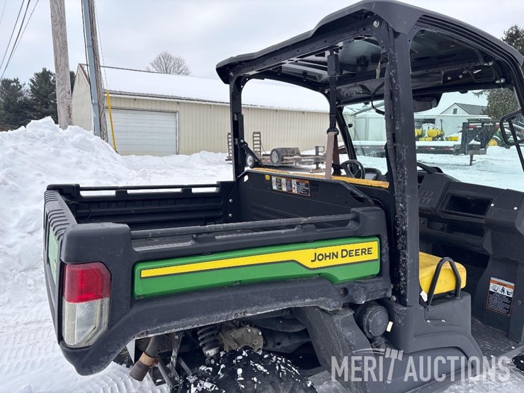 2021-john-deere-gator-image-16
