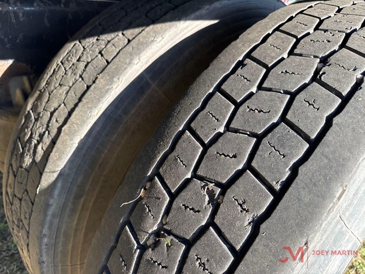 2011-kenworth-w900-image-12