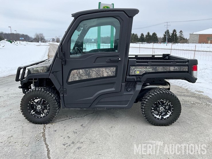 2024-john-deere-gator-image-2