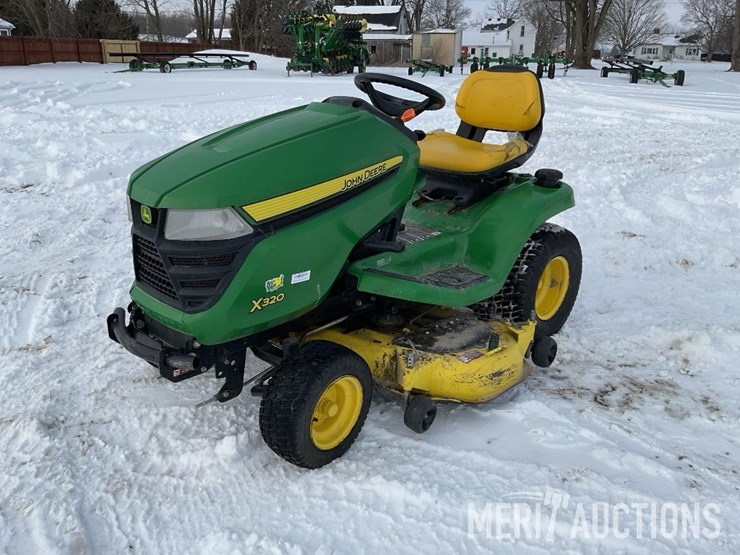 2015-john-deere-x320-image-1