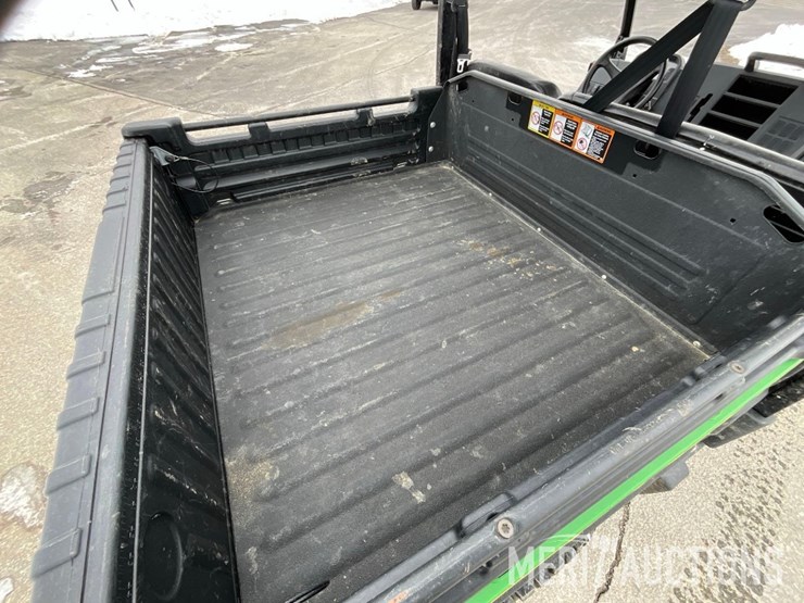 2024-john-deere-gator-image-21