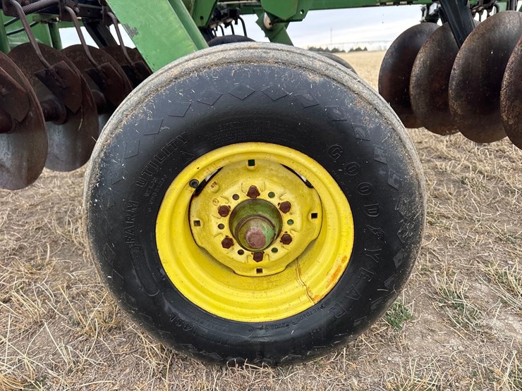 john-deere-235-image-39