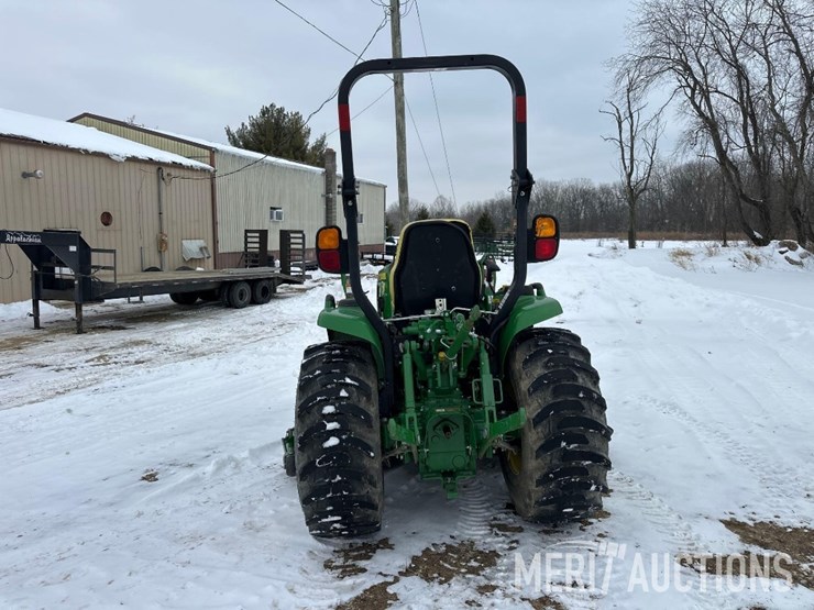 2015-john-deere-3046r-image-4
