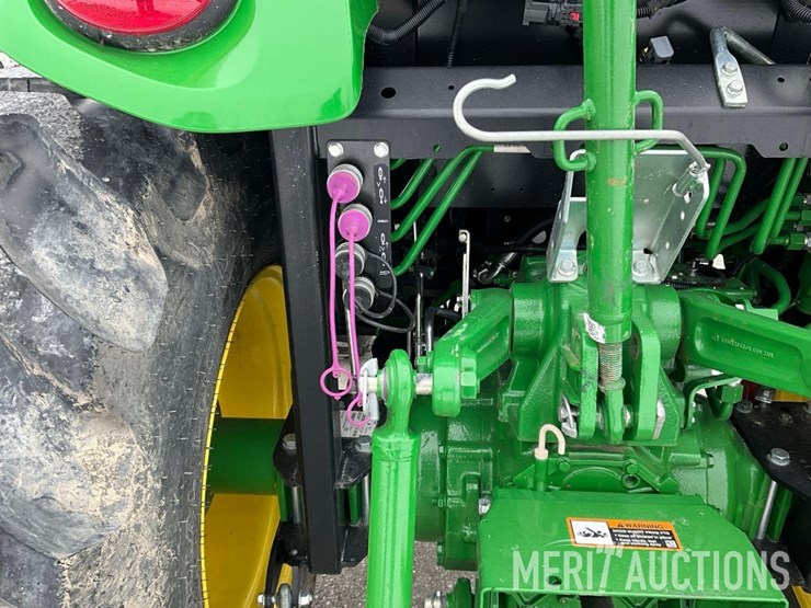 2024-john-deere-4044r-image-15