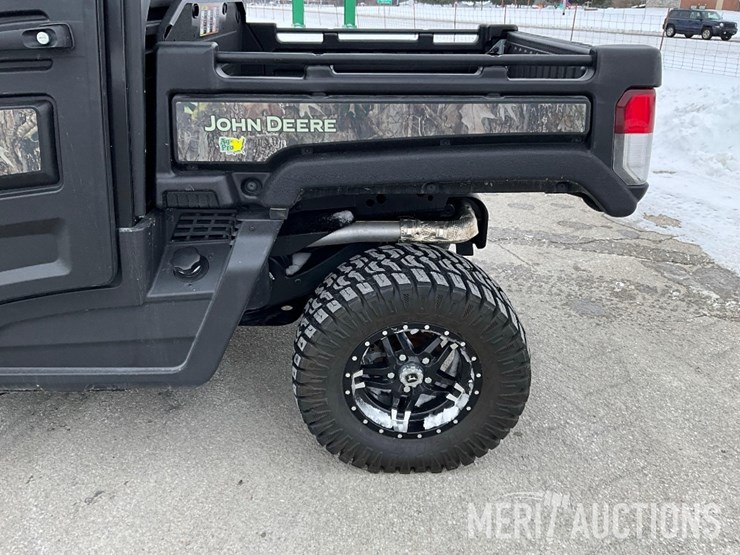 2024-john-deere-gator-image-15