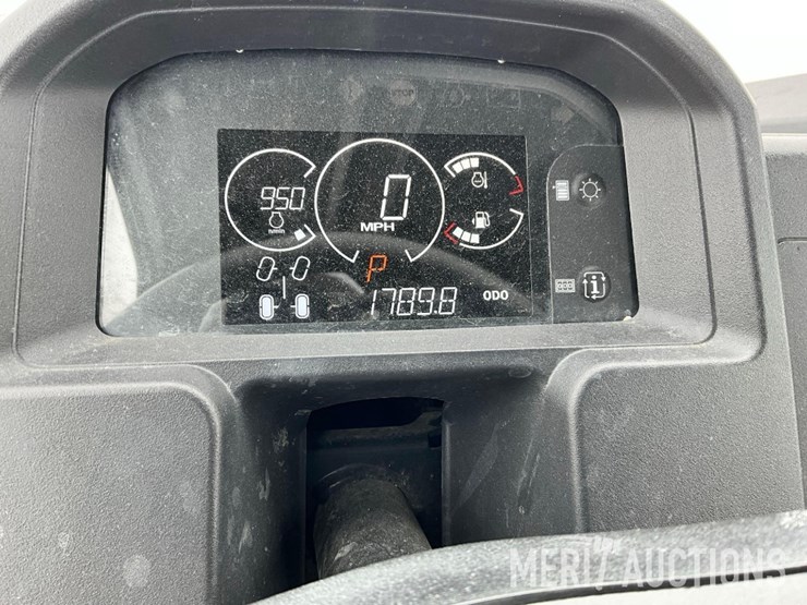 2024-john-deere-gator-image-33