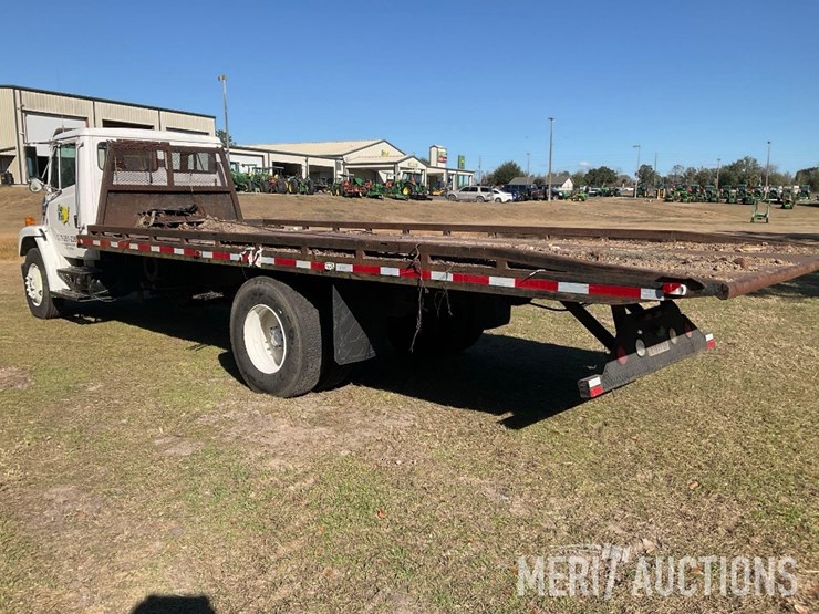 1997-freightliner-fl70-image-3