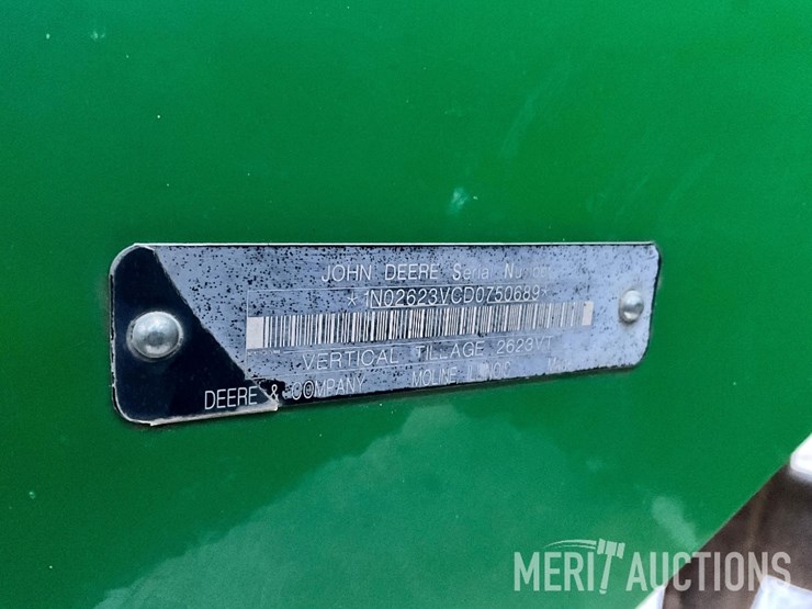 2013-john-deere-2623vt-image-30