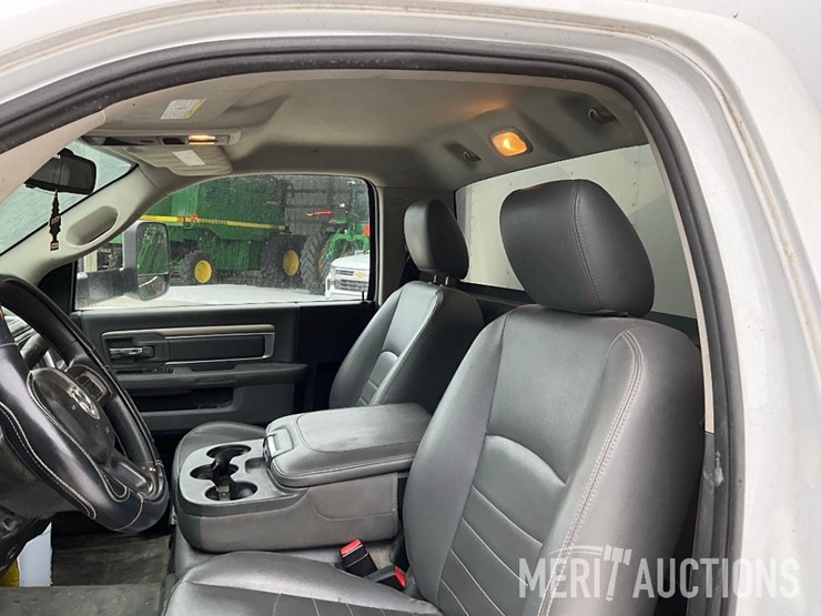 2016-dodge-5500-box-truck-image-40