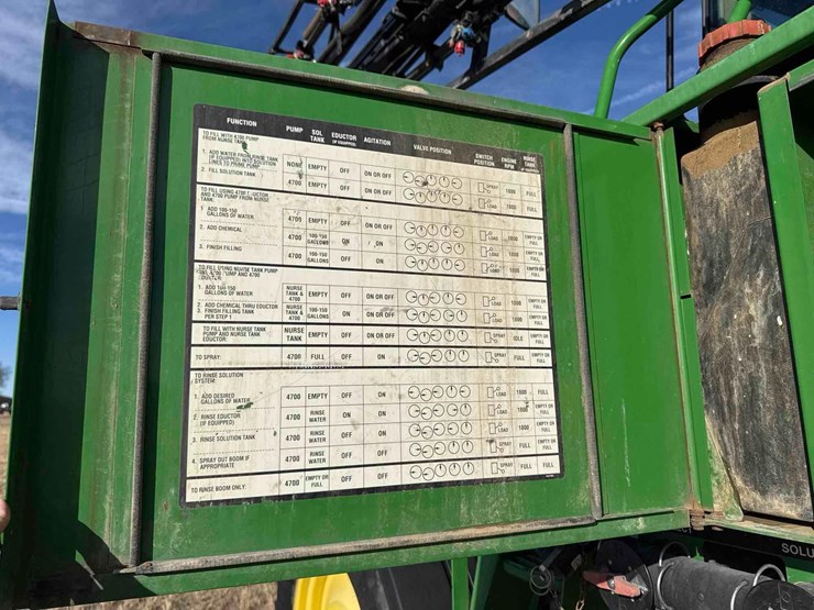 2000-john-deere-4700-image-39