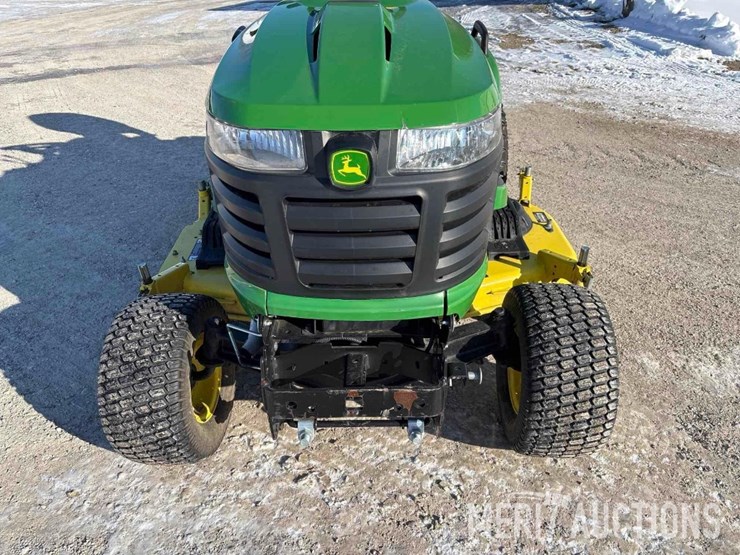 2022-john-deere-x730-image-10