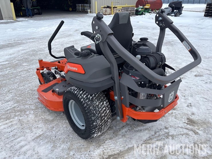 2022-husqvarna-z560l-zero-turn-image-4