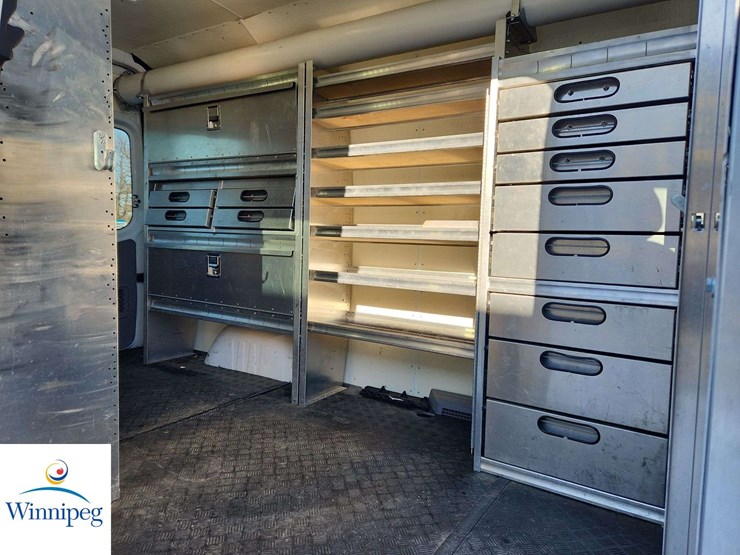 2011-mercedes-benz-sprinter-cargo-van-image-16