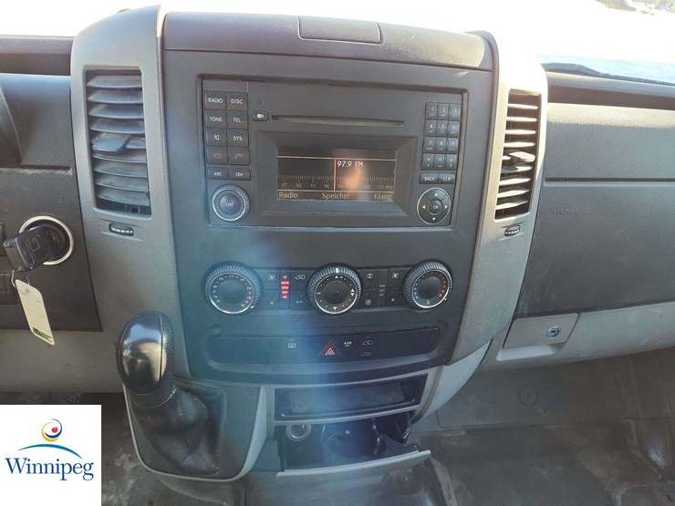 2011-mercedes-benz-sprinter-cargo-van-image-29