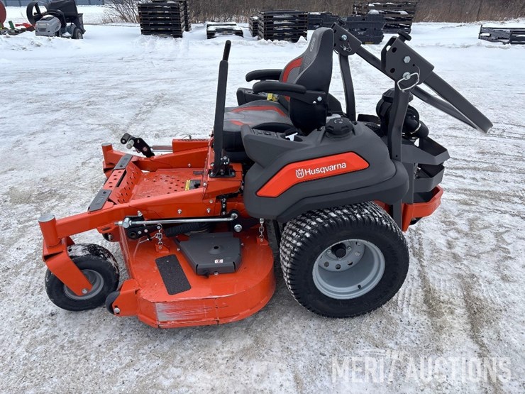 2022-husqvarna-z560l-zero-turn-image-3