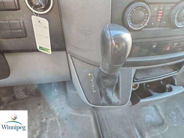 2011-mercedes-benz-sprinter-cargo-van-image-30