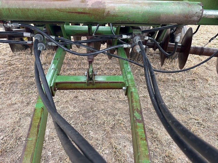 john-deere-235-image-10