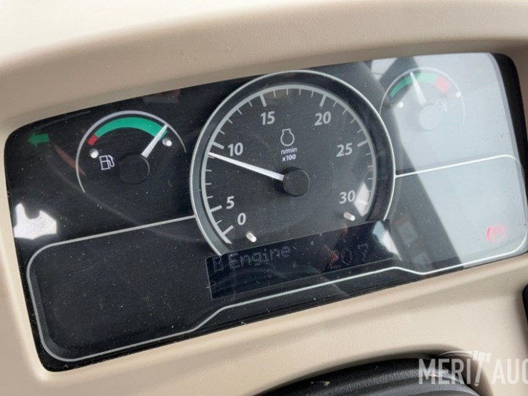 2024-john-deere-4044r-image-25