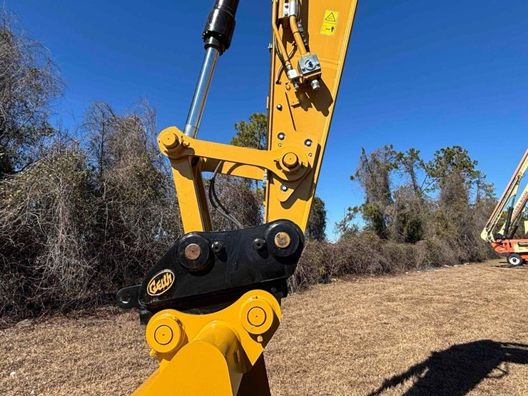 caterpillar-323-image-8