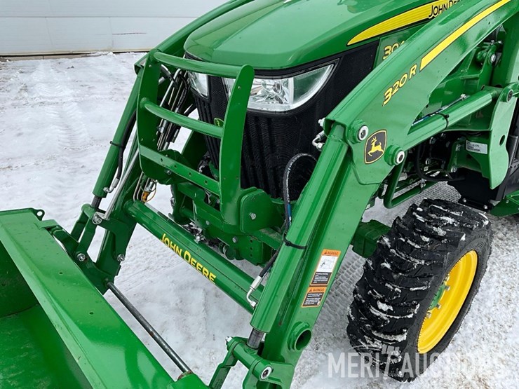 2021-john-deere-3046r-image-10
