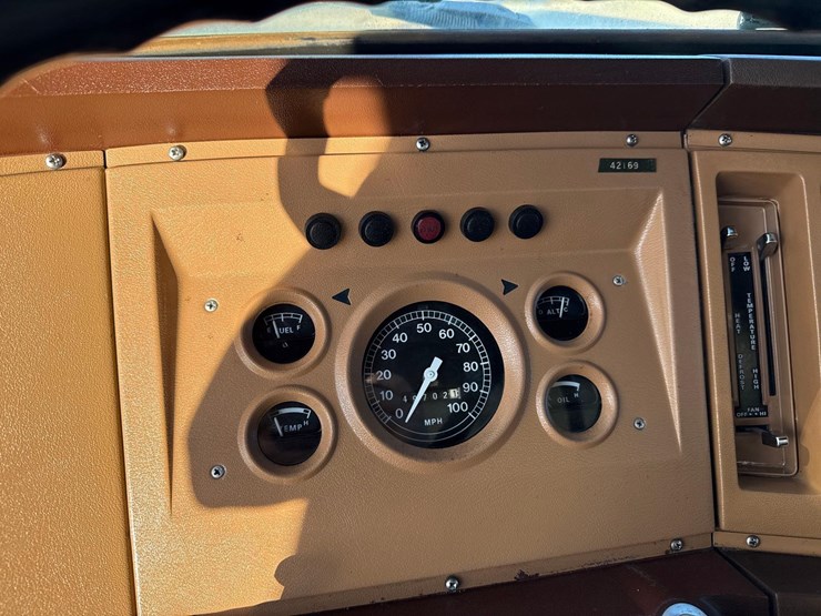 1974-ford-800-image-43