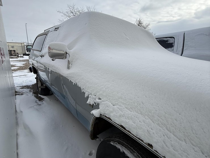 1983-chevrolet-suburban-image-14
