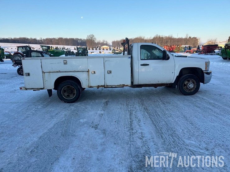 2009-chevrolet-3500-image-6