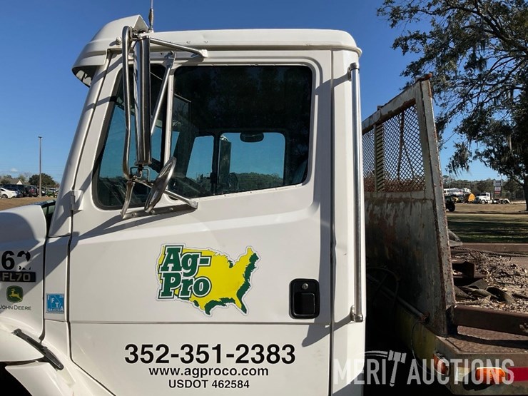 1997-freightliner-fl70-image-16
