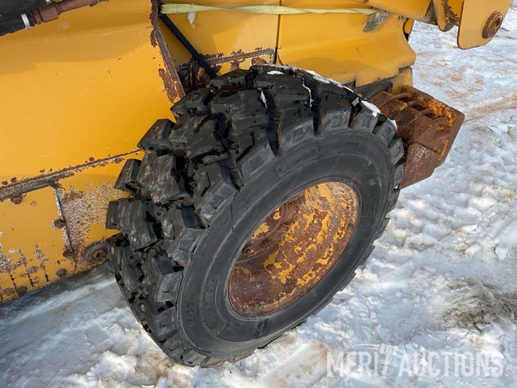 2006-john-deere-325-image-11