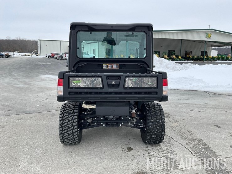 2024-john-deere-gator-image-4