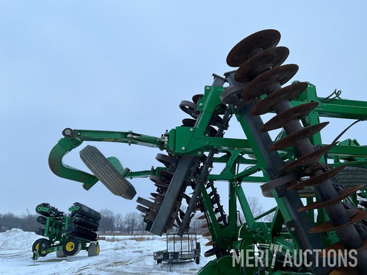 2013-john-deere-2623vt-image-11