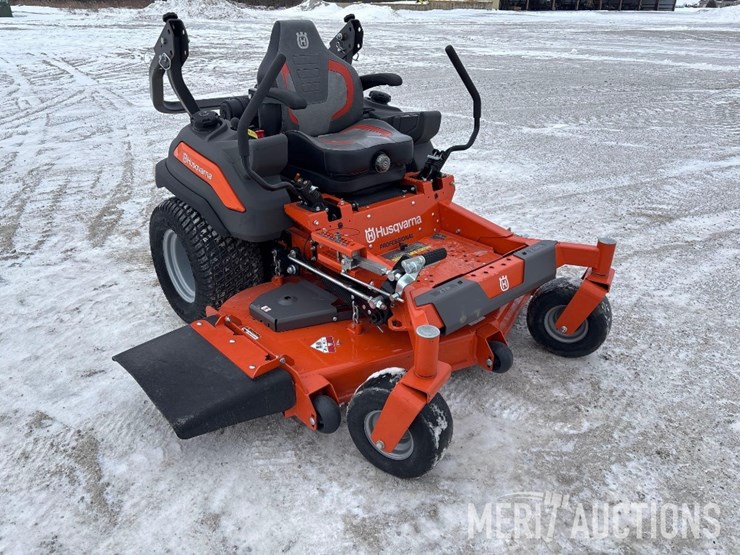 2022-husqvarna-z560l-zero-turn-image-1