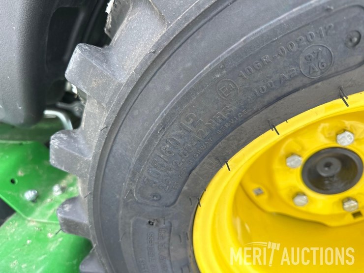 2021-john-deere-1023e-image-17