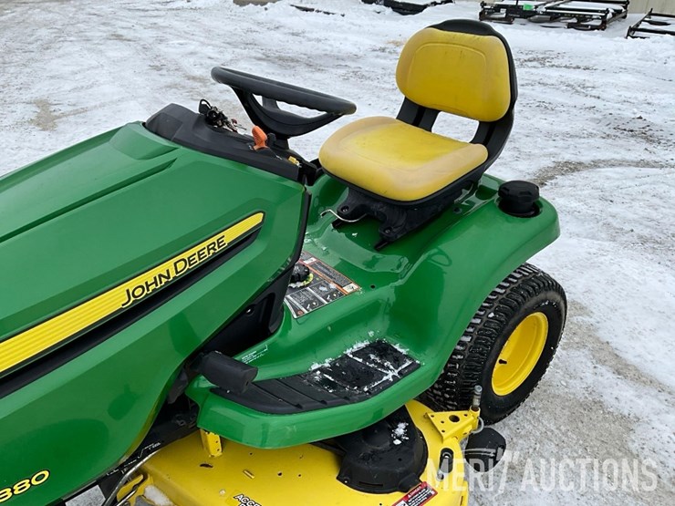 2019-john-deere-x380-image-9