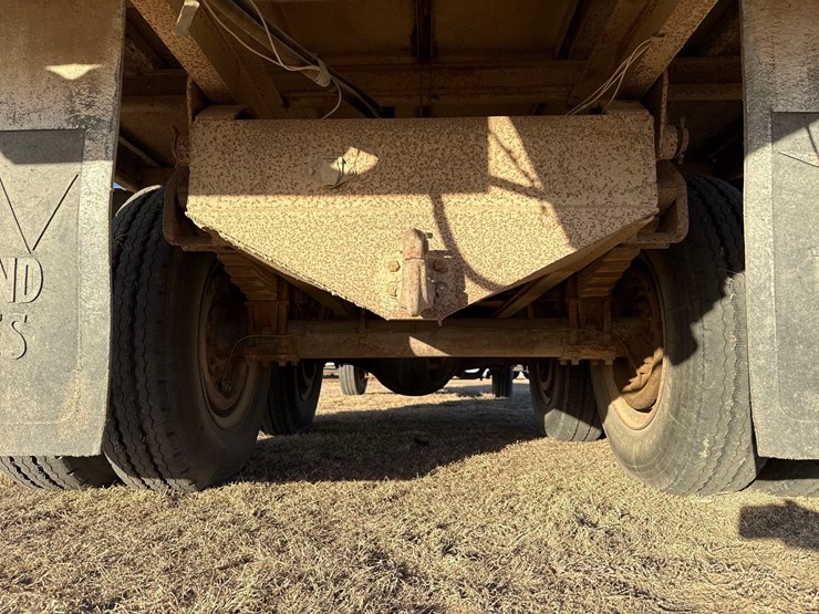 1974-ford-800-image-17