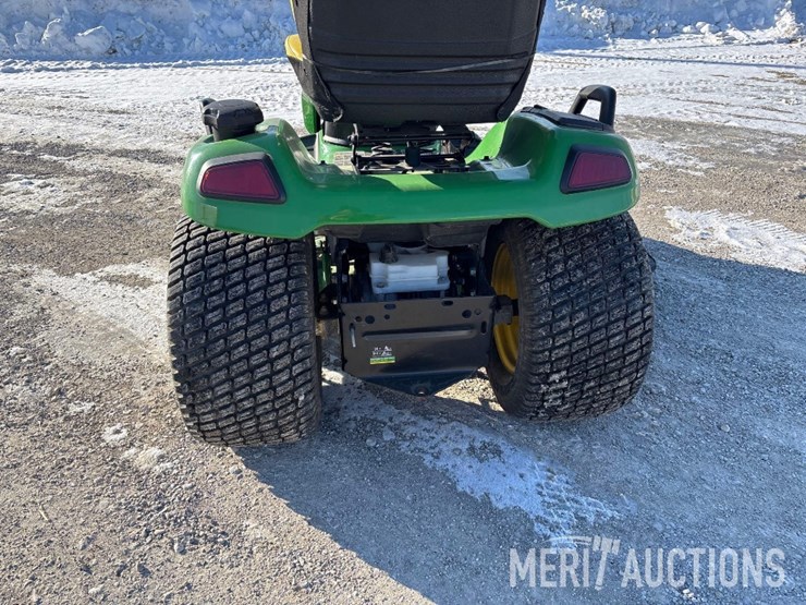 2023-john-deere-x590-image-13