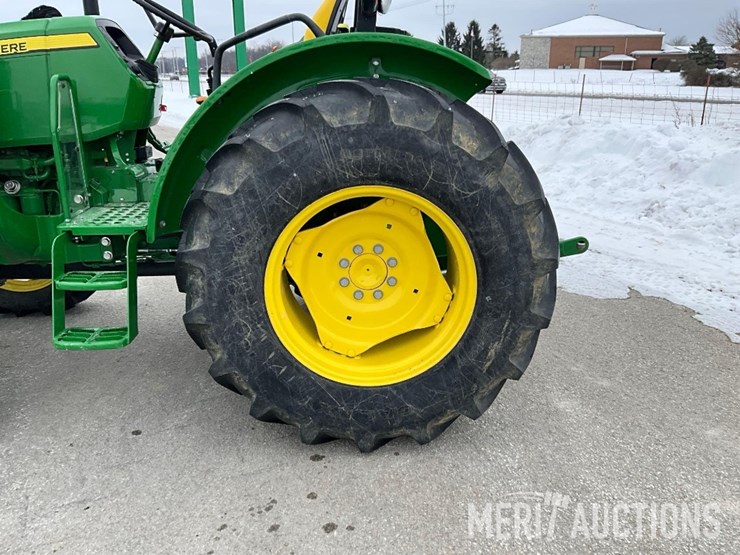 2024-john-deere-5075e-image-15