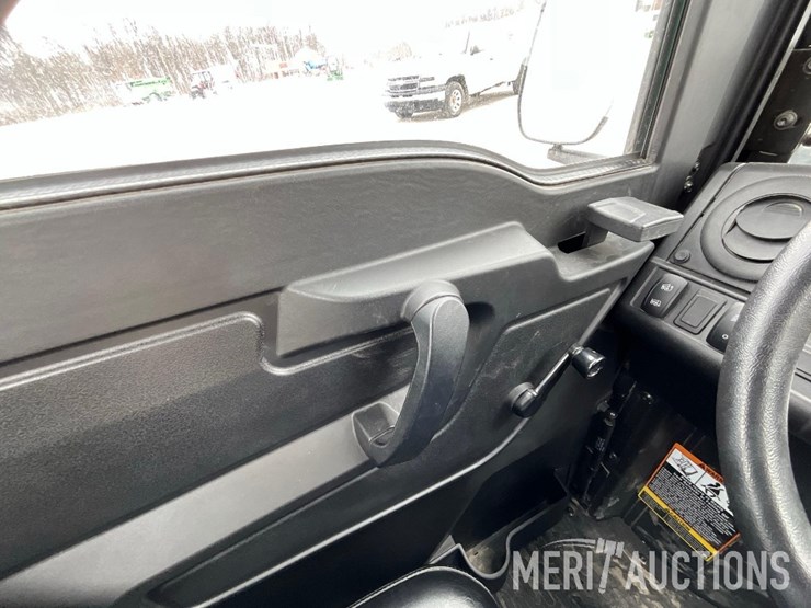 2024-john-deere-gator-image-33