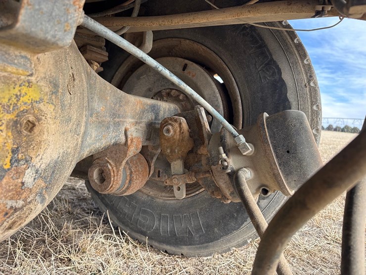 1986-white-140-image-50