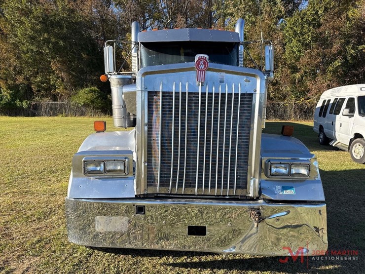 2011-kenworth-w900-image-5