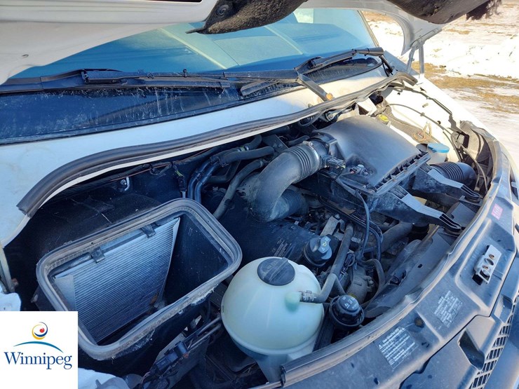 2011-mercedes-benz-sprinter-cargo-van-image-25