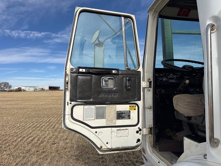 1986-white-140-image-83